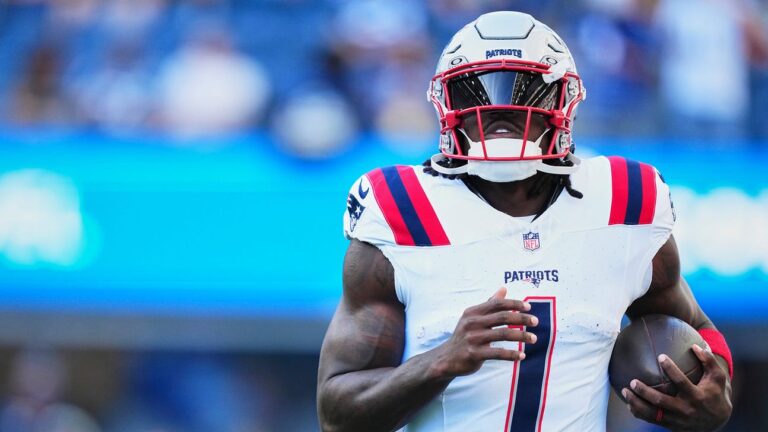 Patriots Star WR A.J. Brown Suffers Ankle Injury vs. Seahawks