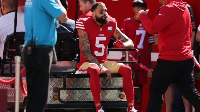 49ers WR Mike Evans Carted Off vs. Cardinals, Ruled Out With Ribs Injury