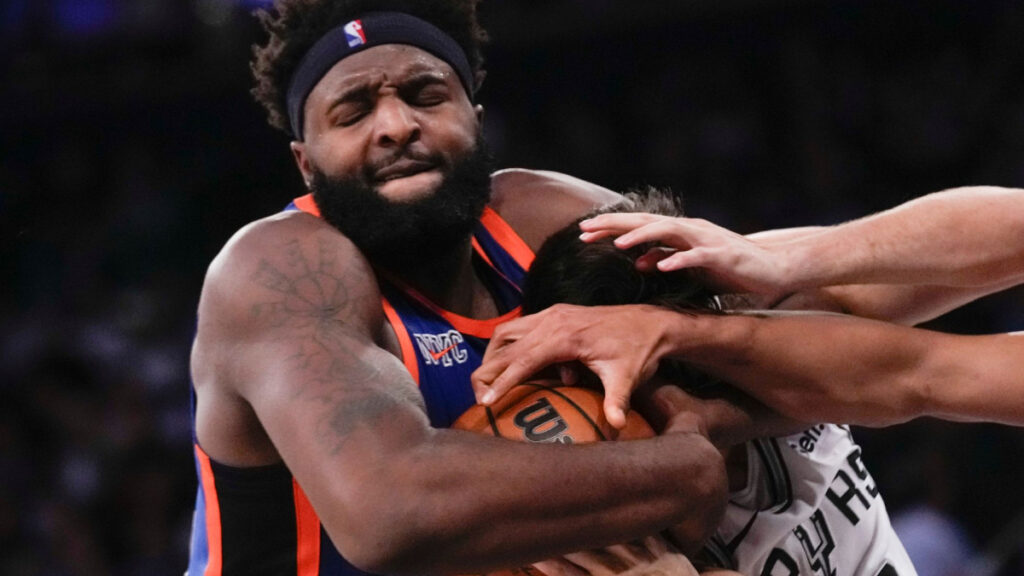 A devastating blow to the Knicks: Mitchell Robinson suffers fractured finger with no return date