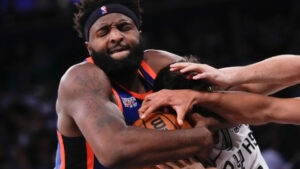 A devastating blow to the Knicks: Mitchell Robinson suffers fractured finger with no return date
